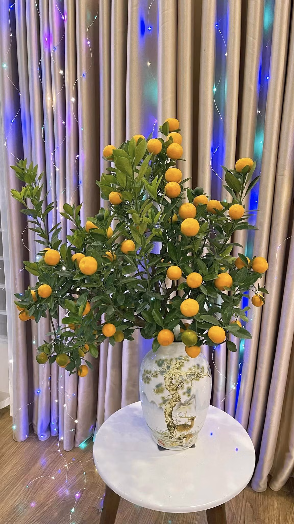 MC Hoàng Linh VTV cùng chồng dọn dẹp trang hoàng nhà cửa.