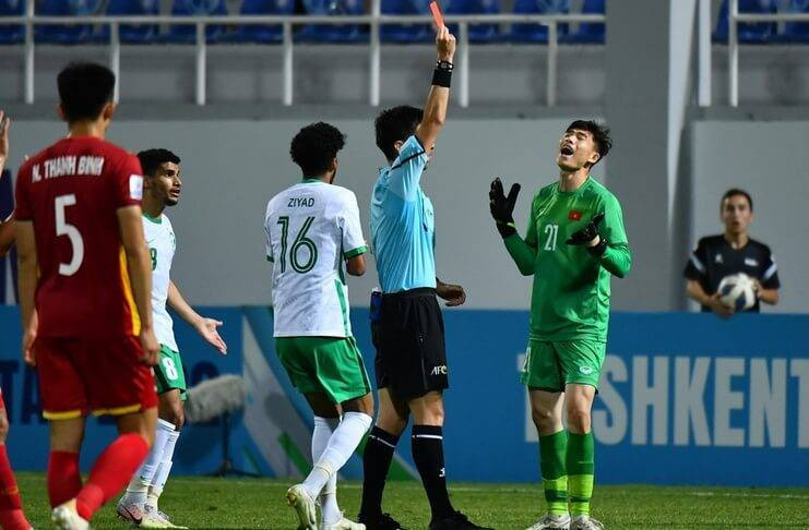 Lộ trọng tài bắt bán kết lượt về giữa tuyển Việt Nam và Indonesia - Hình 2 Lo trong tai bat ban ket luot ve giua tuyen Viet Nam va Indonesia-Hinh-2