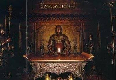 Ngon den dau vinh cuu o nui Vo Dang hon 600 nam khong tat-Hinh-3