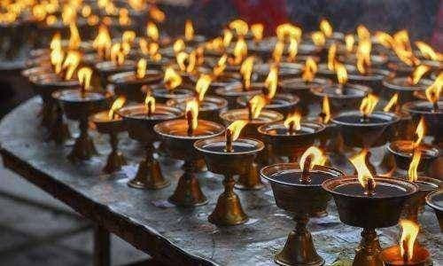 Ngon den dau vinh cuu o nui Vo Dang hon 600 nam khong tat-Hinh-4