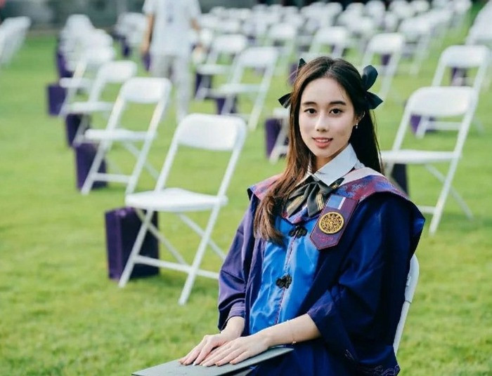 Ai nu duy nhat con doc than cua vua song bac Ha Hong San-Hinh-5