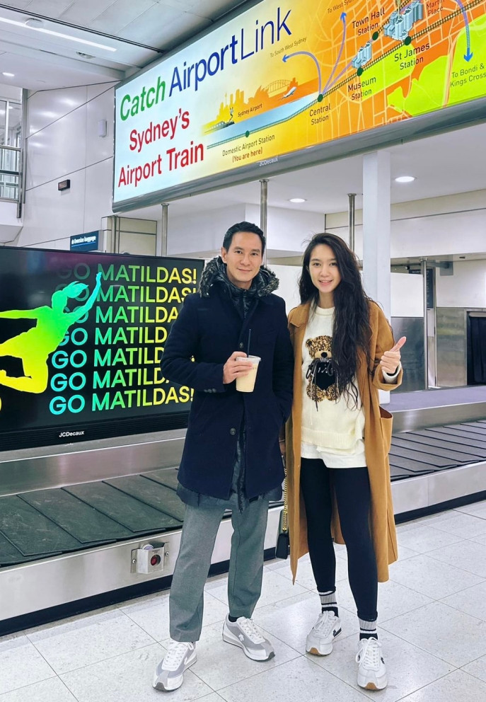 Vợ chồng Lý Hải - Minh Hà check in sân bay Australia dịp 'Lật mặt' 6 ra mắt tại đây.