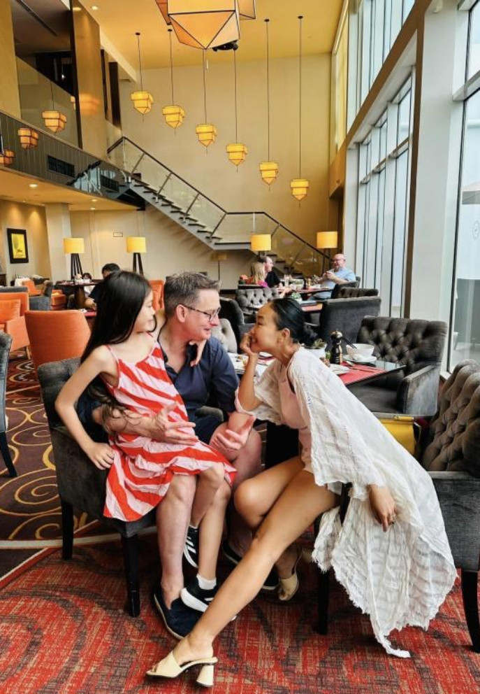 Đoan Trang đưa ông xã và con gái về TP.HCM sau thời gian sinh sống ở nước ngoài.