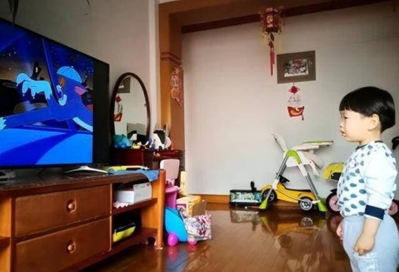 Be trai nuot goi hut am, me lam dieu nay, bac si khen ngoi