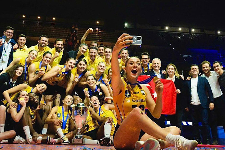 Hoa khoi bong chuyen Kim Hue hanh phuc cung nguoi thuong-Hinh-7