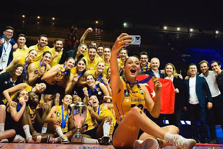 Hoa khoi bong chuyen Kim Hue hanh phuc cung nguoi thuong-Hinh-7