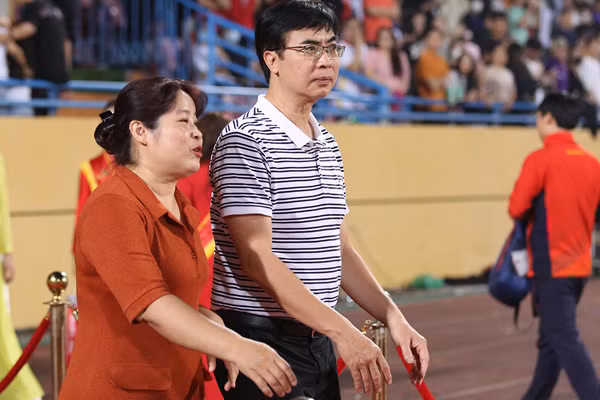 Me ruot Do My Linh: Giup con gai vuot cam do showbiz-Hinh-7