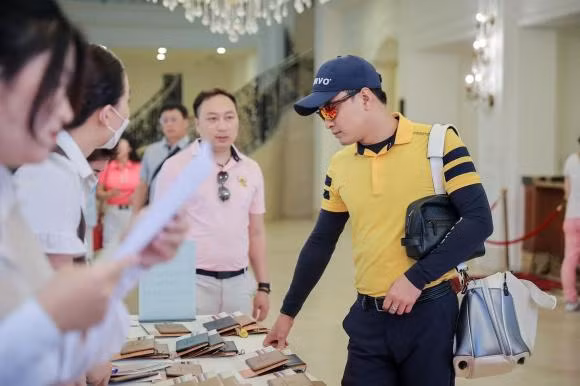 Hong Dang khong dong phim nhung van giau su, kiem tien tu dau?-Hinh-5