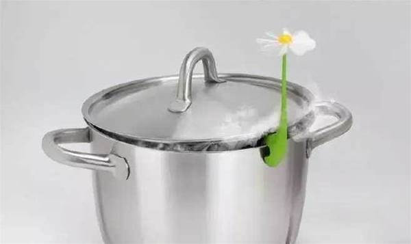 Nhieu dau dinh tren nap noi, dung lau bang gie, thu 3 meo nay