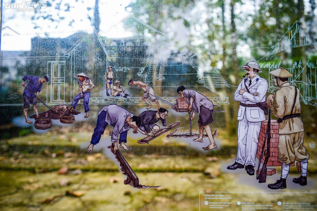 Hình ảnh các chiến sỹ cách mạng phải lao động khổ sai.