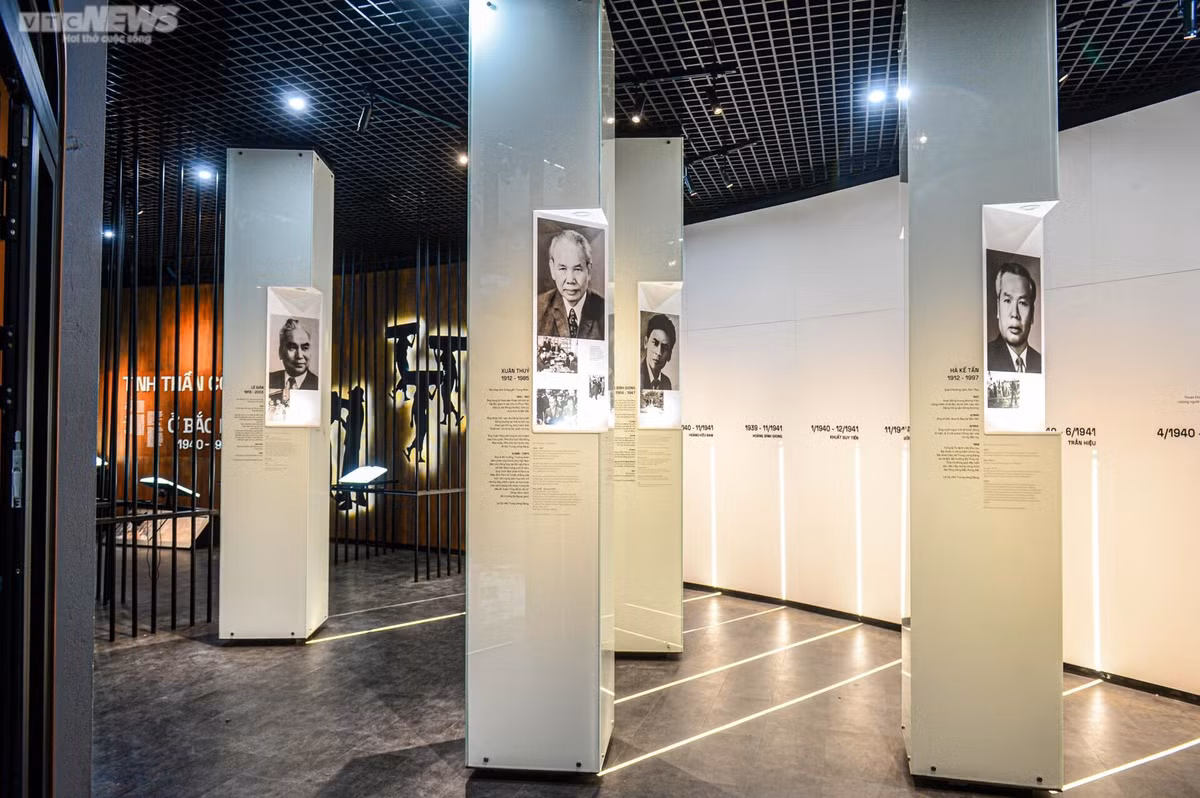 Điểm nổi bật của khu trưng bày chính là hệ thống thiết bị công nghệ hiện đại được trang bị cho hoạt động giáo dục di tích như: Máy chiếu, máy tính bảng phục vụ hoạt động trình chiếu; thuyết trình phim, ảnh tư liệu về di tích, tài liệu hiện vật tạo ra môi trường khám phá, thưởng thức các giá trị văn hóa, lịch sử hấp dẫn…