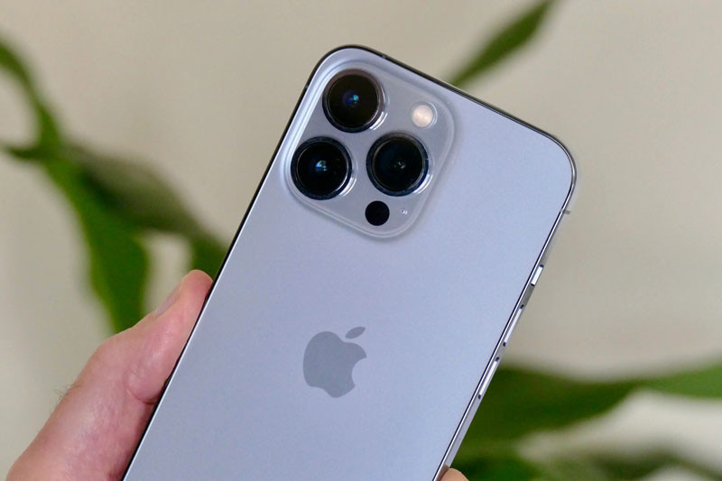 =8. iPhone 13 Pro (141 điểm).