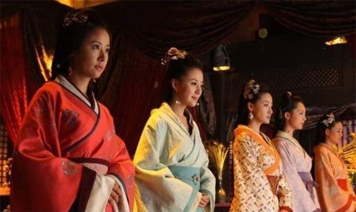 Cung nu may man tro thanh hoang hau nho sai lam cua thai giam