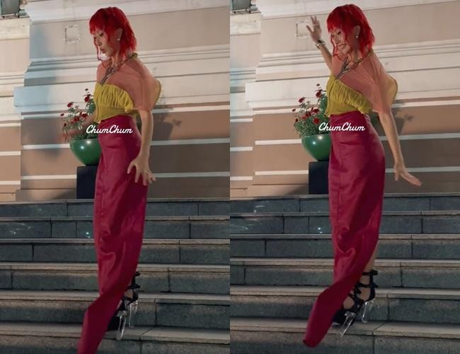 ạo dáng chụp hình trên bậc thang, Quỳnh Anh Shyn mất thăng bằng vì đôi guốc lênh khênh.