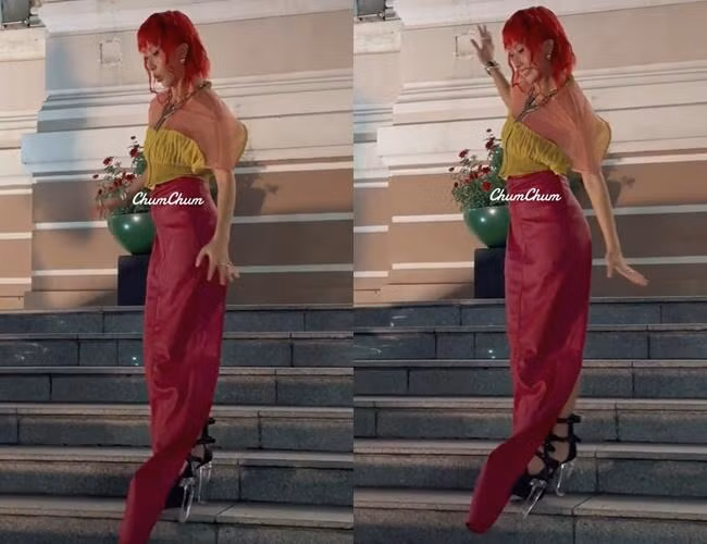 Tạo dáng chụp hình trên bậc thang, Quỳnh Anh Shyn mất thăng bằng vì đôi guốc lênh khênh.