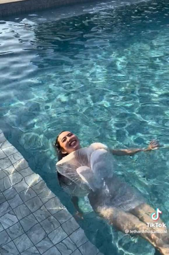 ến khi xem hậu trường mới khiến dân tình phì cười.