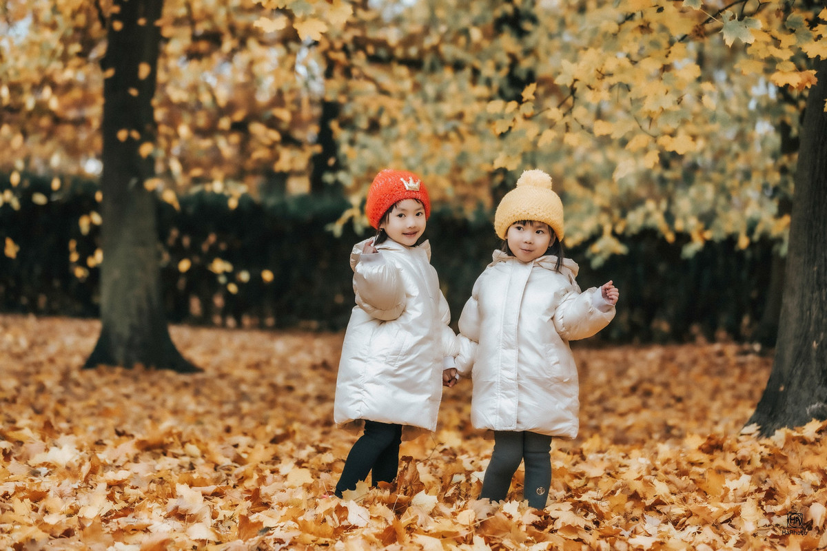 Bộ ảnh mùa thu Praha được thực hiện bởi anh Hà Tomas - một người Việt sinh sống tại đây đã nhiều năm. Với niềm đam mê đặc biệt dành cho nhiếp ảnh và du lịch, mỗi dịp thu sang, anh Hà lại dành thời gian rong ruổi khắp các con phố, ghi lại những khoảnh khắc giao mùa tuyệt đẹp ở “quê hương thứ hai”.