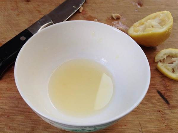 Them nguyen lieu re tien vao nuoc lau nha sach bat ngo-Hinh-4