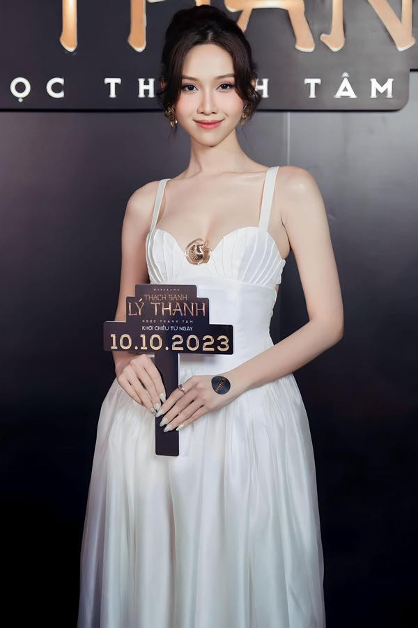 ô được khán giả nhận xét có nhan sắc lẫn tuổi trẻ nổi bật trong làng mỹ nhân chuyển giới ở Việt Nam.