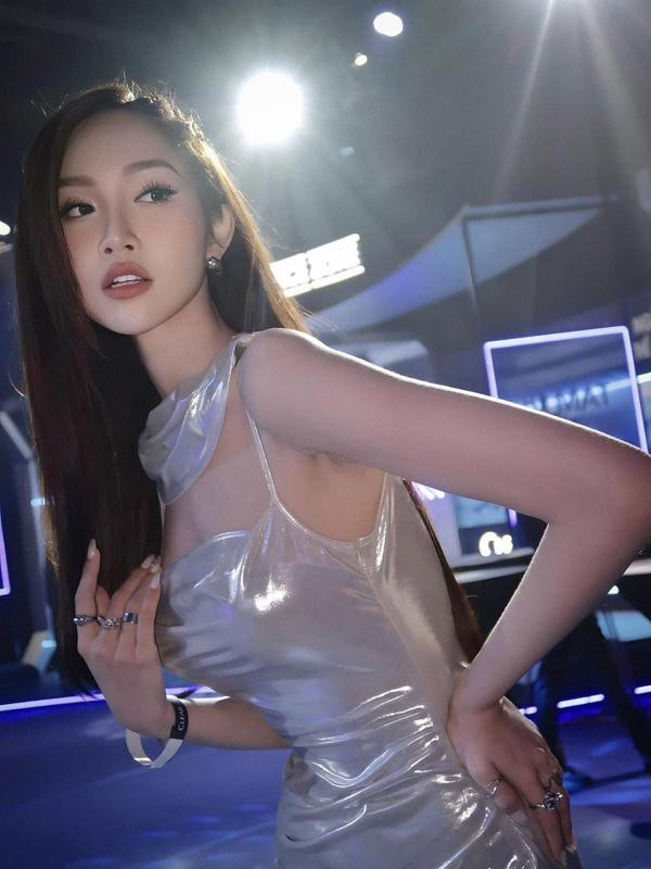 Sac voc my nhan chuyen gioi bi don sap 