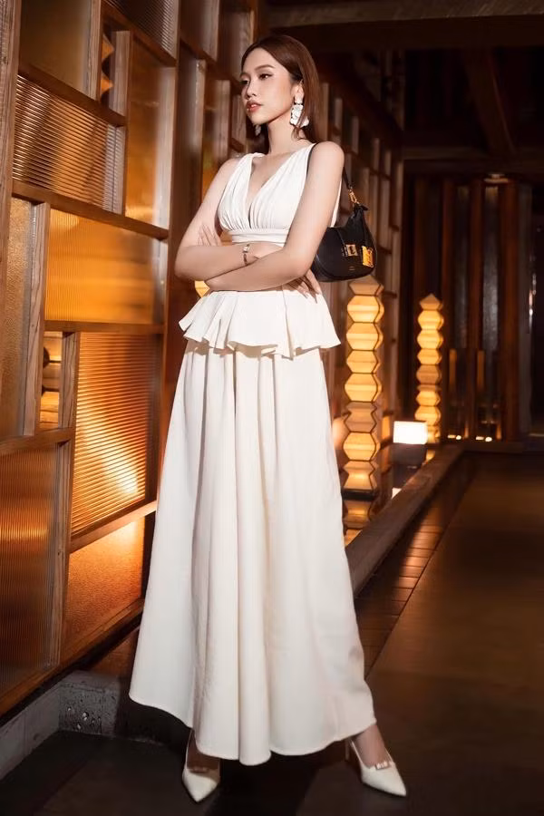 Làn da trắng mịn chính là yếu tố quyết định giúp Đỗ Nhật Hà tăng thêm vẻ nữ tính, sự quyến rũ, hấp dẫn hơn đồng thời che đi những đường nét không mềm mại trên cơ thể. Chính vì vậy, người đẹp chuyển giới này chăm sóc da rất kĩ, đối với Nhật Hà thì việc dưỡng da đòi hỏi những yếu tố từ trong lẫn ngoài.