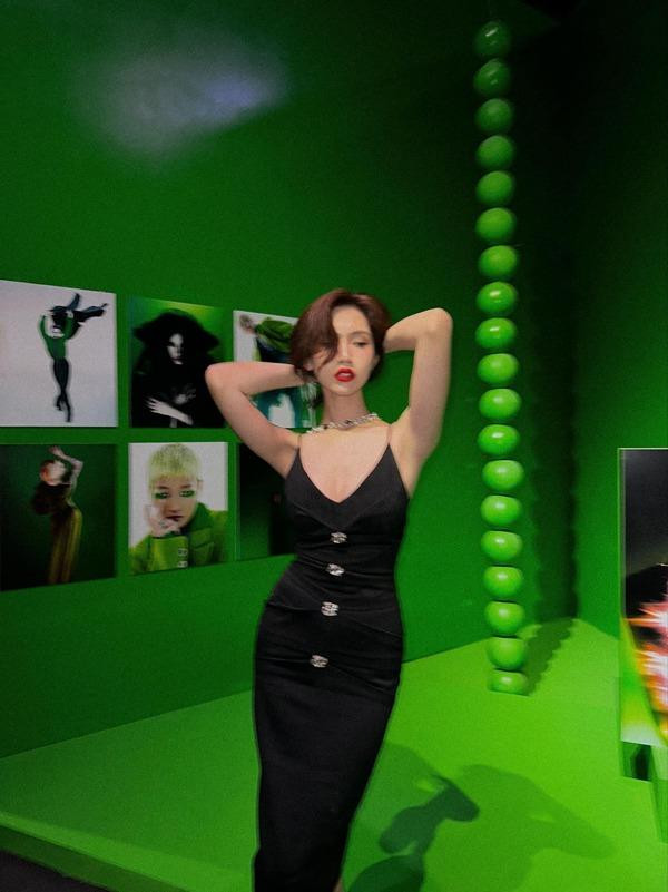 ể giữ được vóc dáng nuột nà, cô phải duy trì chế độ ăn uống nghiêm khắc và luyện tập mỗi ngày.