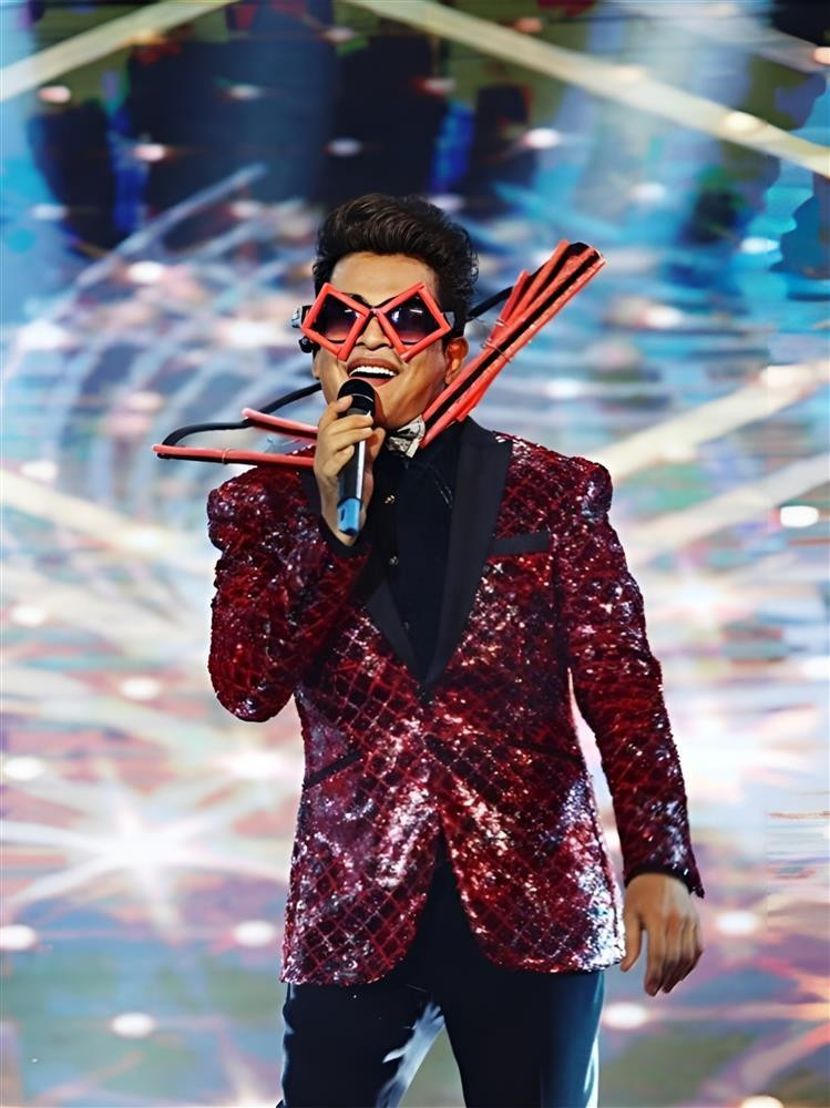 Cuoc song kin dao cua MC Thanh Bach o tuoi 64