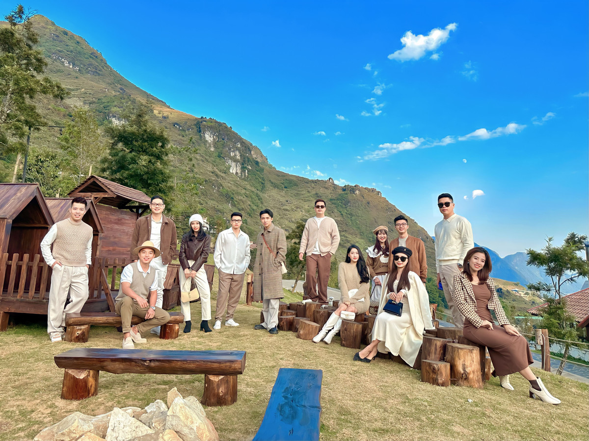 Nhom ban than 10 nam dam me du lich, dien do ton-sur-ton-Hinh-6