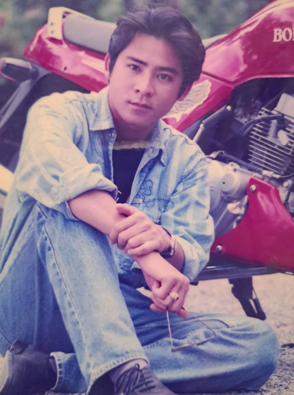 Trong suốt sự nghiệp, Huỳnh Anh Tuấn có hàng trăm vai diễn với đa dạng tính cách. Dù liên tục xuất hiện trên màn ảnh, song nam diễn viên lại khá kín tiếng về đời tư. Anh hiếm khi chia sẻ cuộc sống cá nhân và gia đình với truyền thông hay trên mạng xã hội.