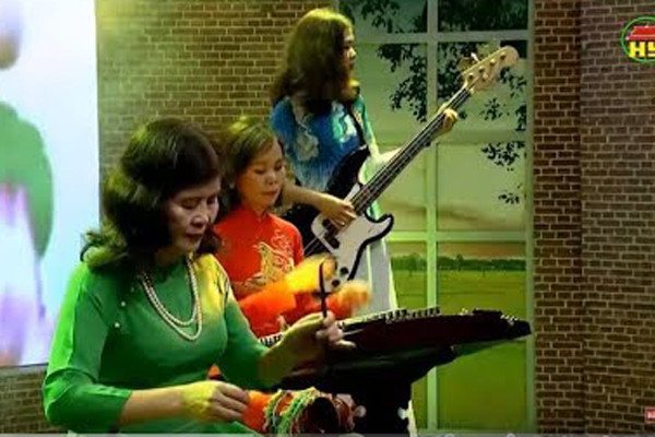 Me ruot Ho Hoai Anh va cuoc song kin tieng tuoi xe chieu-Hinh-2