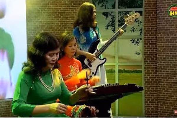 Me ruot Ho Hoai Anh va cuoc song kin tieng tuoi xe chieu-Hinh-2