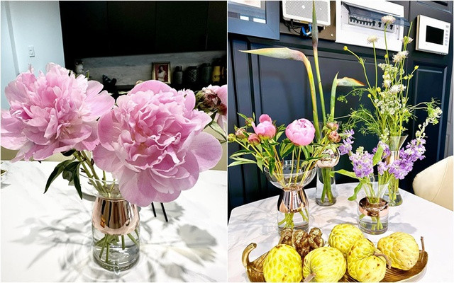 Nhìn những bông hoa mẫu đơn nở bung xòe đầy nên thơ, giọng ca cátính cũng phải thốt lên: "Đẹp nao lòng". Có thể thấy cô ưa cắmnhững loài hoa mang ý nghĩa an yên.