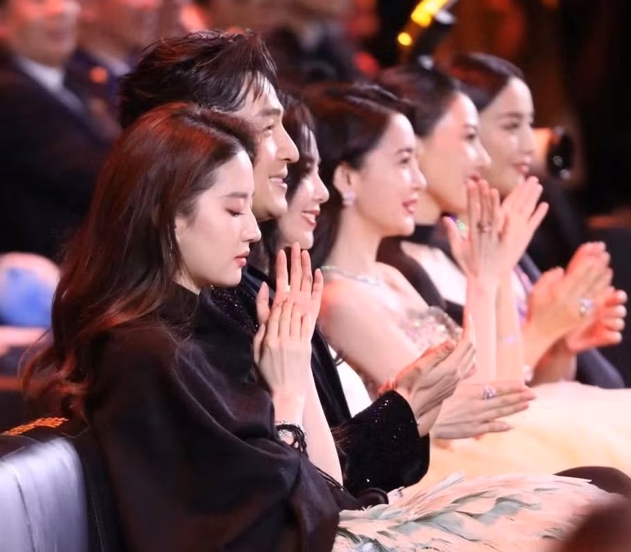 Thi phi bua vay Luu Diec Phi chi sau mot dem-Hinh-4