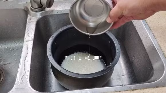 Gao phai vo bao nhieu lan moi nau duoc?-Hinh-4