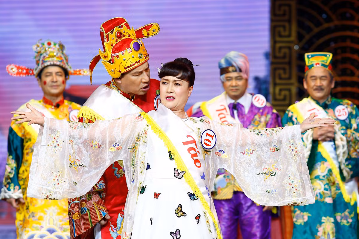 Các Táo có phần giới thiệu khiến người xem liên tưởng đến màn hô tên gây tranh cãi trong cuộc thi Hoa hậu Hòa bình Việt Nam 2022. Táo Y tế gây cười khi PR bản thân là "đại sứ quyền năng, đệ nhất đẳng huyền, đại liên hiệp táo, tổng đại lý táo xanh sạch, kiêm chủ tịch hội đồng quản trị táo liên thiên hà".