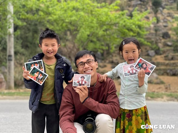 “Nhung buoc chan xanh” toi tre em vung cao cua 9X Quang Nam