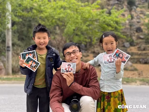 “Nhung buoc chan xanh” toi tre em vung cao cua 9X Quang Nam