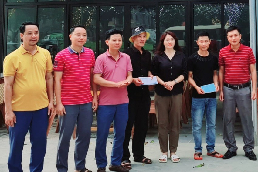 Cua Lo: 4 du khach duoi nuoc duoc 2 ngu dan cuu song-Hinh-2