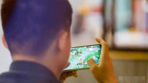 Khi sac dien thoai di dong, dung lap lai 5 sai lam nay-Hinh-3