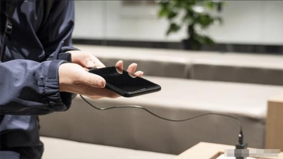 Khi sac dien thoai di dong, dung lap lai 5 sai lam nay