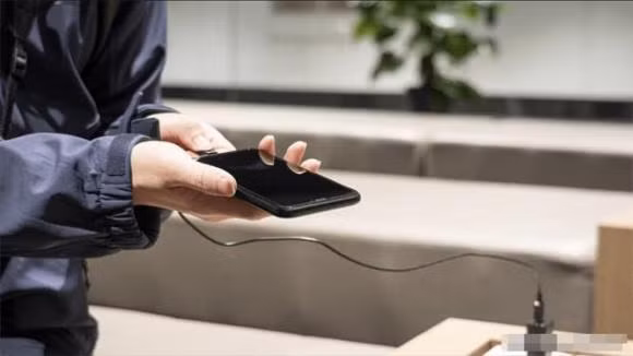 Khi sac dien thoai di dong, dung lap lai 5 sai lam nay