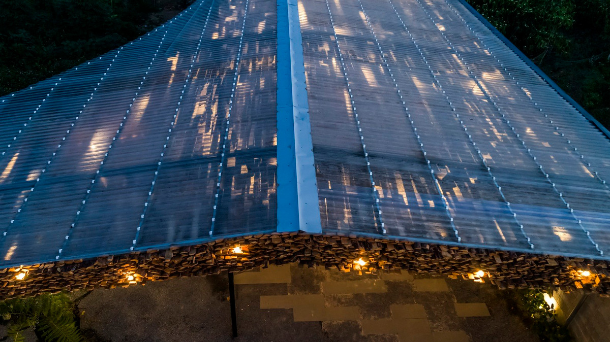 Khu vực bếp chế biến, kho, wc.. được ẩn nấp khéo léo đồng thời vẫn đảm bảo yêu cầu của nhà hàng.