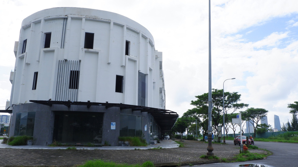 Đây là dự án bất động sản và bến du thuyền Đà Nẵng, do Công ty TNHH Bến du thuyền Đà Nẵng làm chủ đầu tư, được phê duyệt điều chỉnh quy hoạch chi tiết tỷ lệ 1/500 tháng 9/2017.