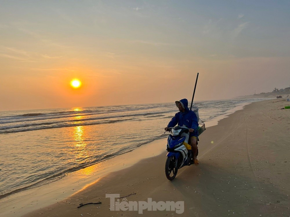 Ra bien bat oc be bang mong tay, ngu dan kiem bon tien moi sang-Hinh-4