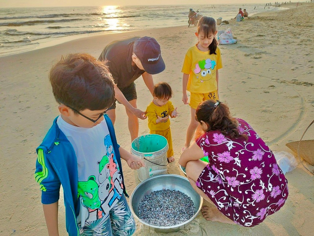 Ra bien bat oc be bang mong tay, ngu dan kiem bon tien moi sang-Hinh-26