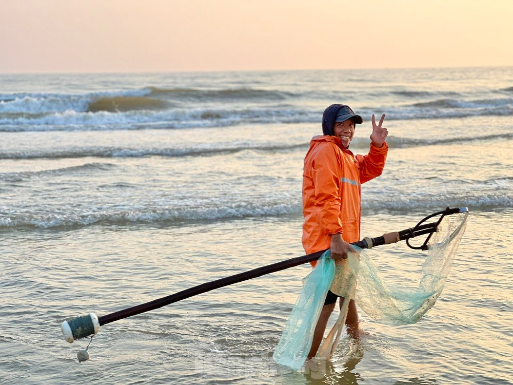 Ra bien bat oc be bang mong tay, ngu dan kiem bon tien moi sang-Hinh-7