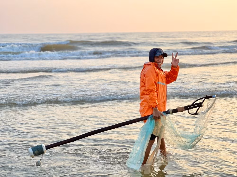 Ra bien bat oc be bang mong tay, ngu dan kiem bon tien moi sang-Hinh-7