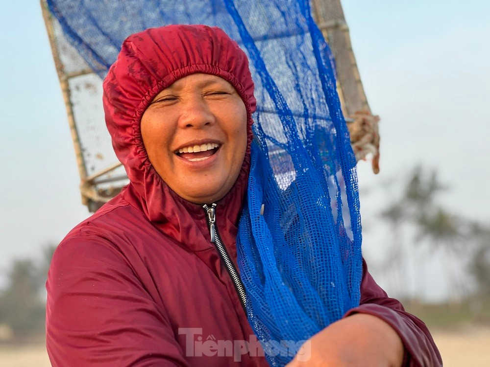 Ra bien bat oc be bang mong tay, ngu dan kiem bon tien moi sang-Hinh-9