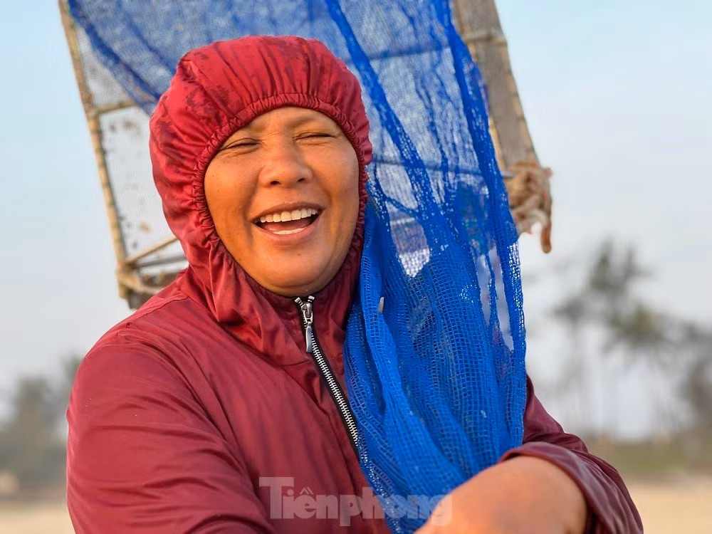 Ra bien bat oc be bang mong tay, ngu dan kiem bon tien moi sang-Hinh-9