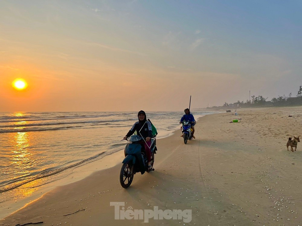 Ra bien bat oc be bang mong tay, ngu dan kiem bon tien moi sang-Hinh-3